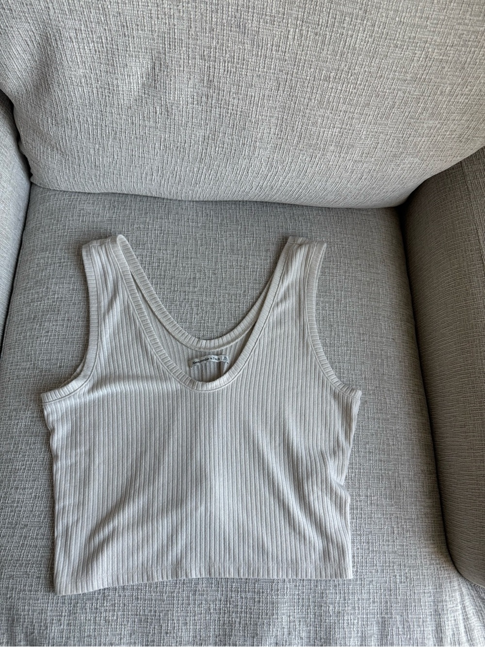 Abercrombie & Fitch Ribbed V-Neck Cropped Tank - Cream